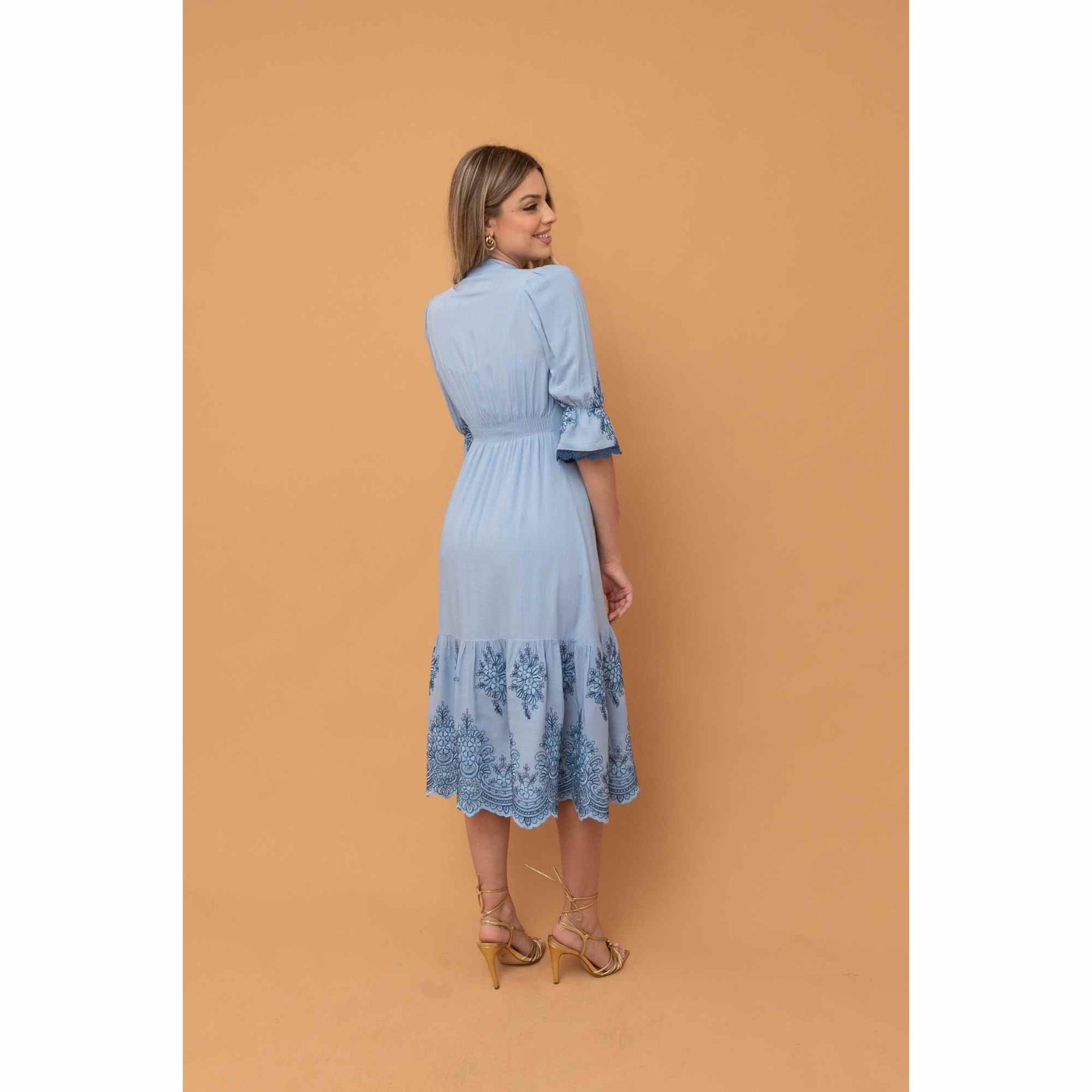 Vestido Kimberly Releitura | fibra natural bordado midi